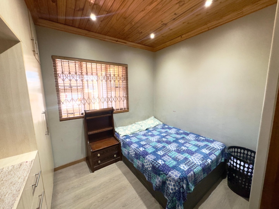 6 Bedroom Property for Sale in Steenberg Western Cape